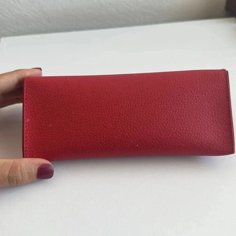 Guess stylish red